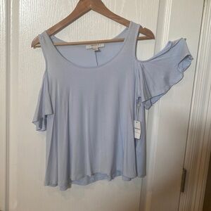 Forever 21 contemporary size M Cold shoulder top